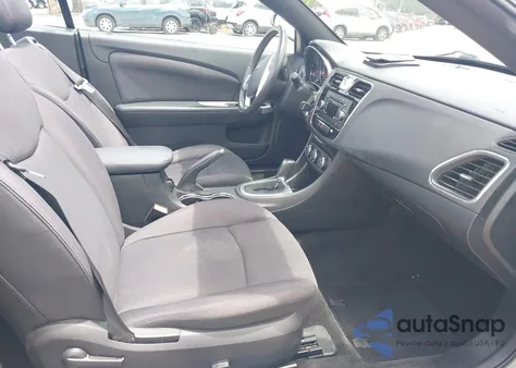 2013 Chrysler 200 Touring z USA, uszkodzony, nr VIN 1C3BCBEG6DN679299